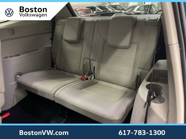 Certified 2022 Volkswagen Atlas SEL R-Line image 11