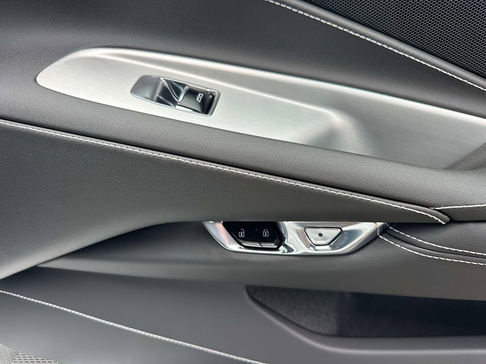 Certified 2026 Chevrolet Corvette Stingray Convertible w/ 1LT image 24