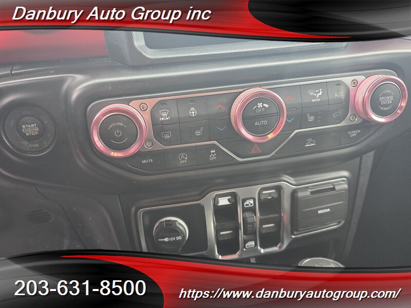 Used 2022 Jeep Wrangler Unlimited Rubicon w/ Cold Weather Group AWD/4WD image 11