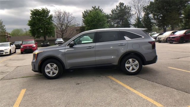 New 2025 Kia Sorento LX image 8