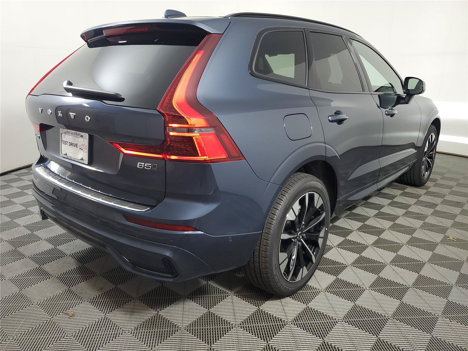 New 2026 Volvo XC60 B5 Plus w/ Protection Package Premier AWD/4WD image 6