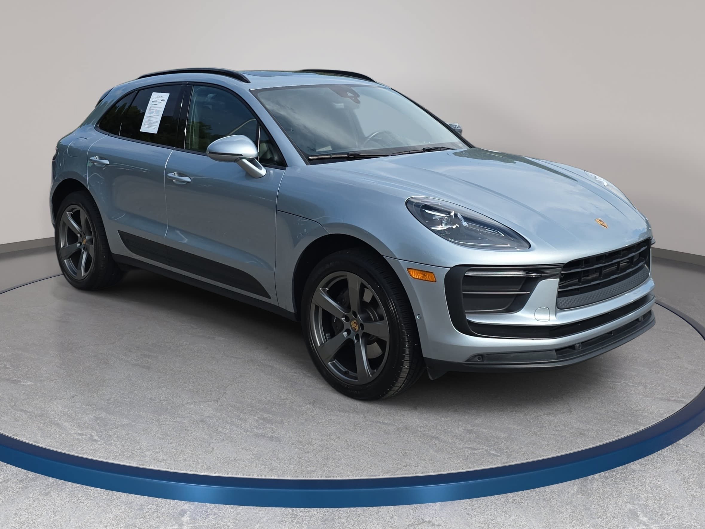 Used 2022 Porsche Macan AWD/4WD image 3