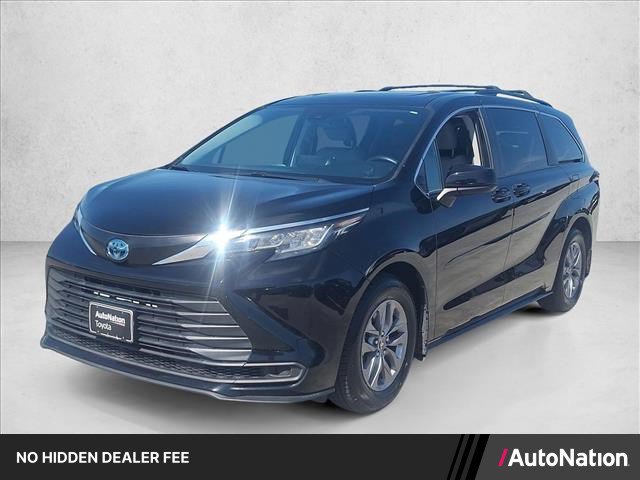 Used 2022 Toyota Sienna LE w/ LE Plus Package FWD image 1