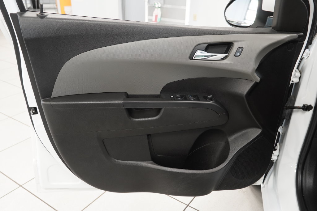 Used 2016 Chevrolet Sonic LT FWD image 17