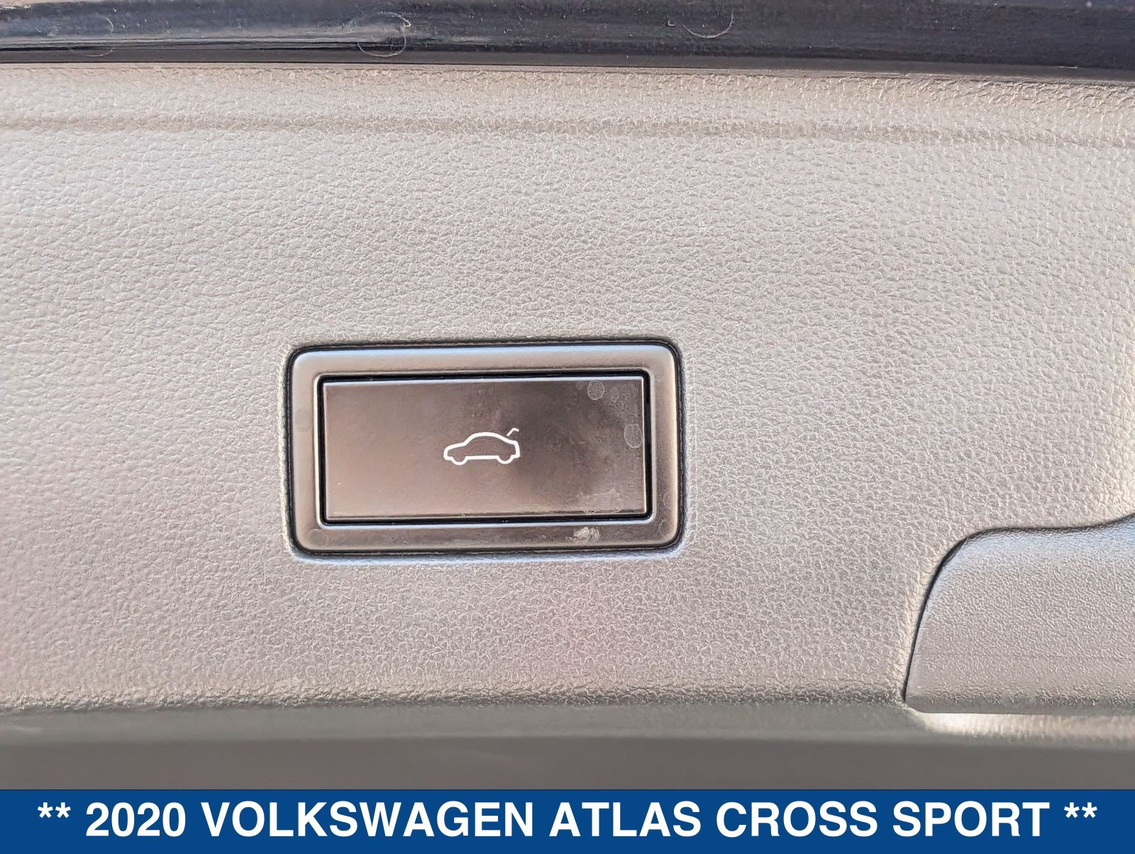 Used 2020 Volkswagen Atlas Cross Sport SE w/ Panoramic Sunroof Package FWD image 15