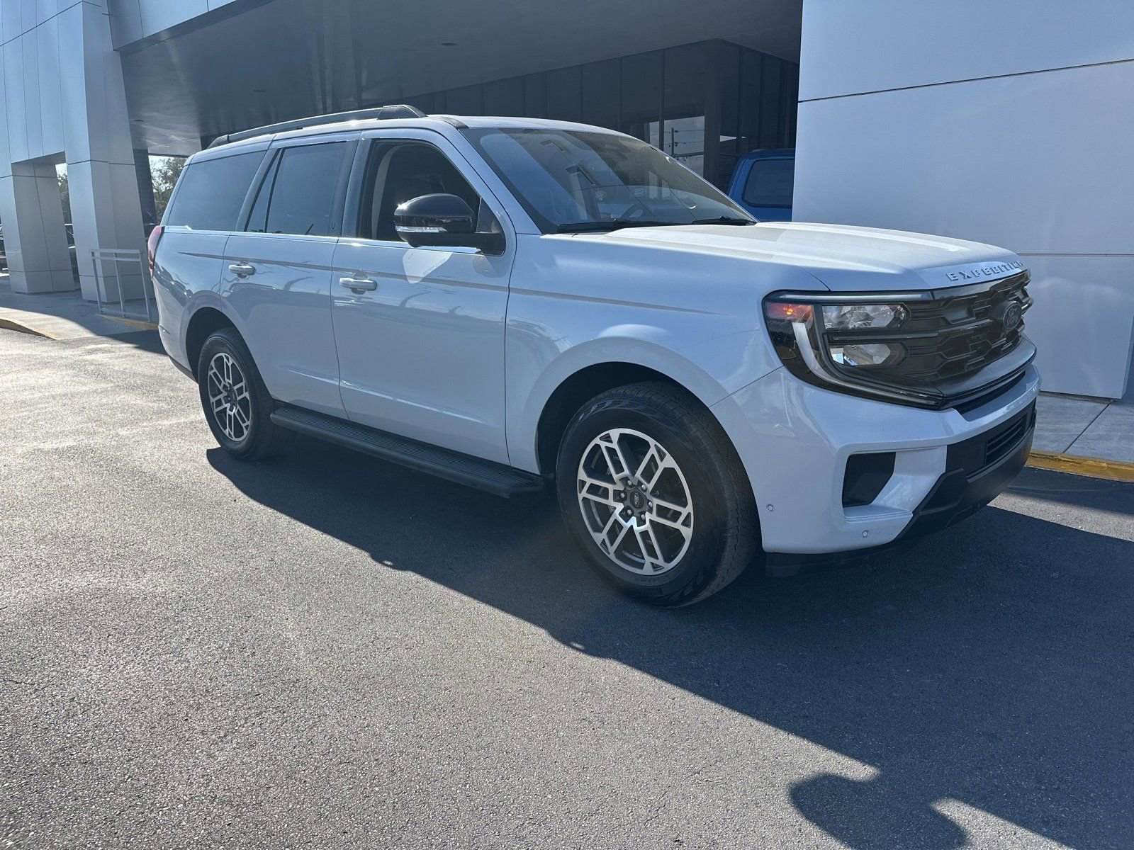 Used 2025 Ford Expedition Active image 2