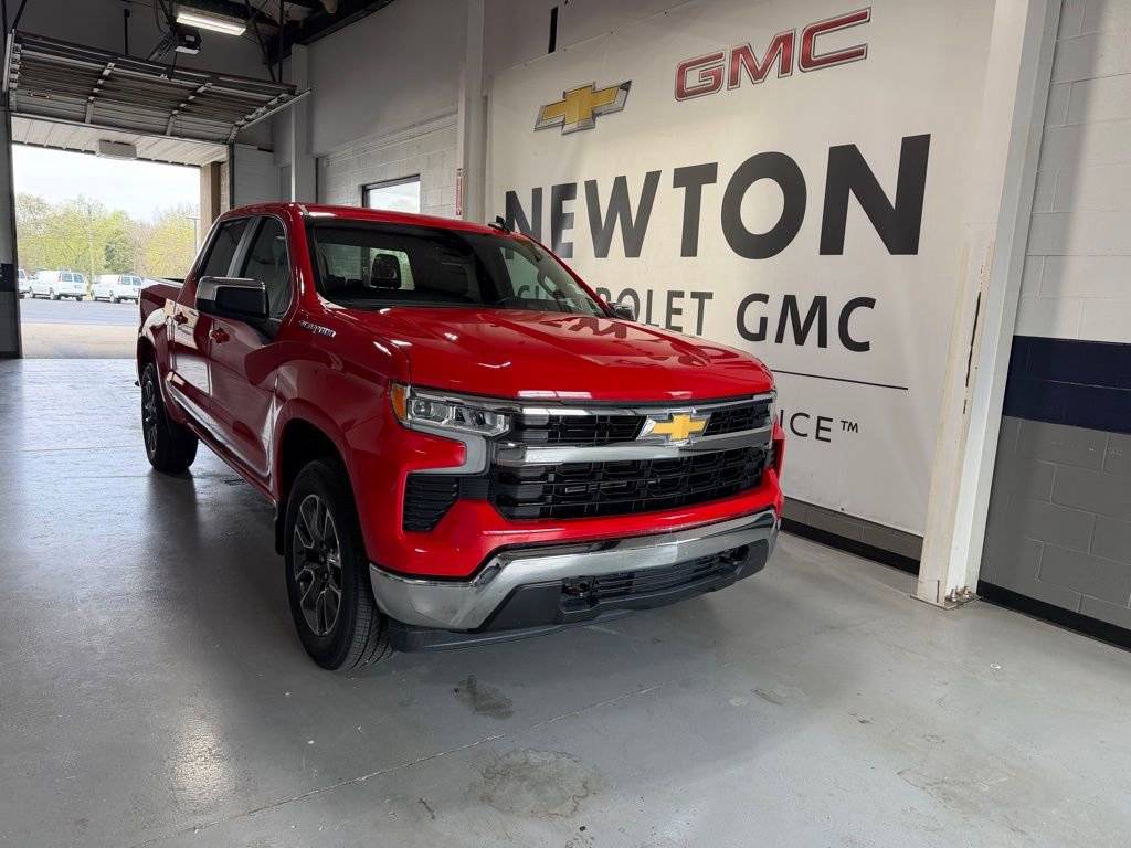 Used 2024 Chevrolet Silverado 1500 LT image 2