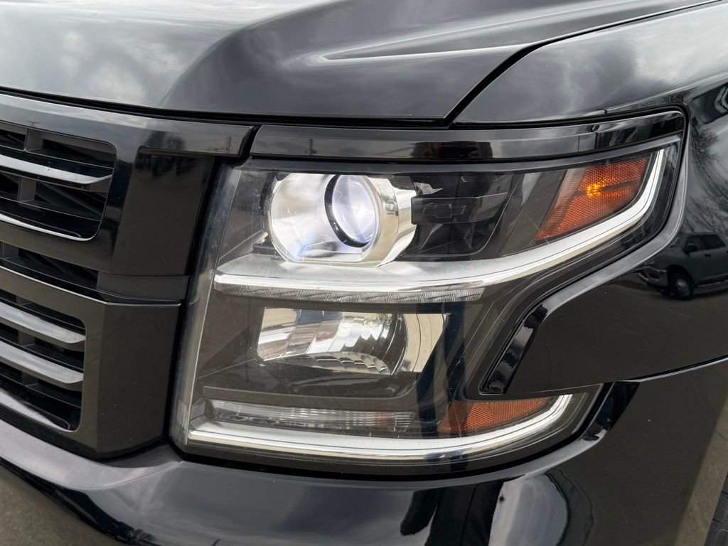 Used 2018 Chevrolet Suburban Premier AWD/4WD image 27