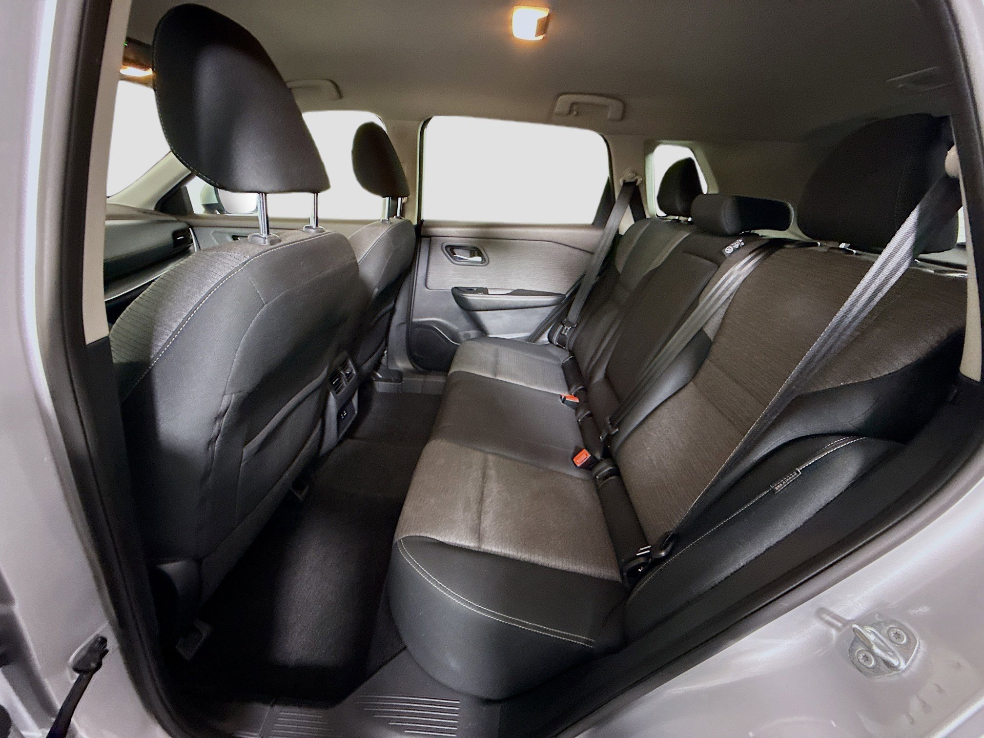 Used 2021 Nissan Rogue SV FWD image 25