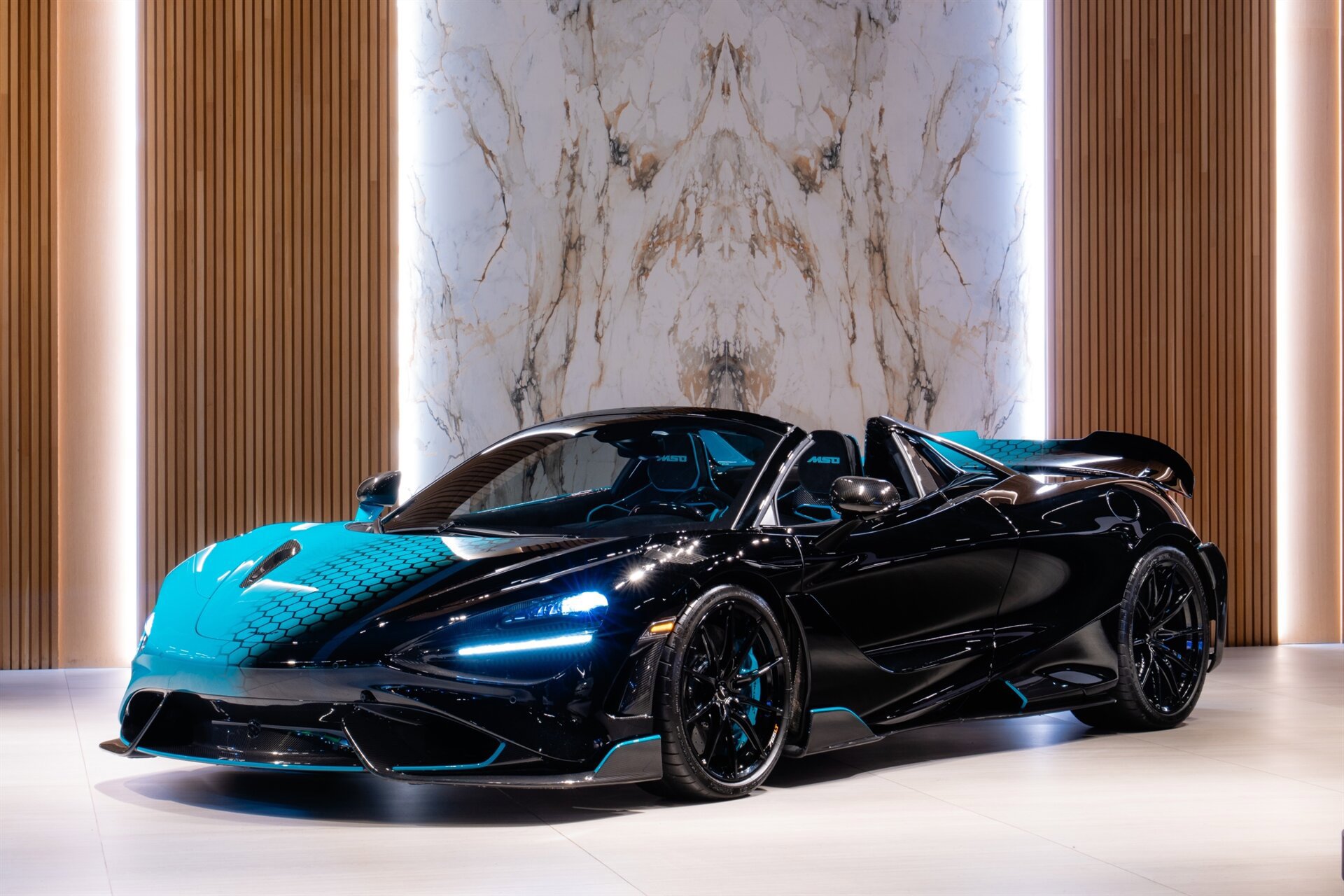 Used 2022 McLaren 765LT RWD image 1