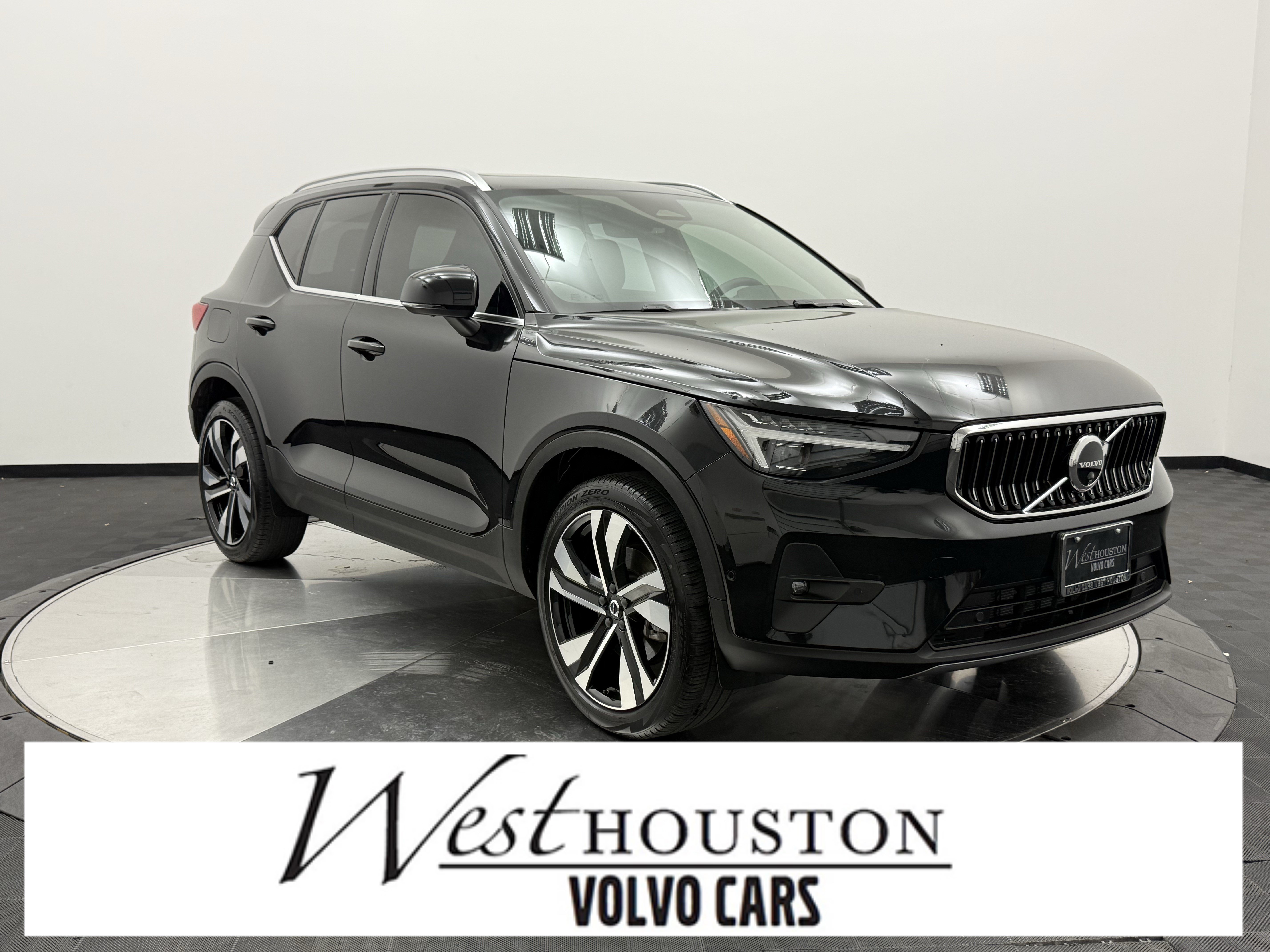 Certified 2024 Volvo XC40 B5 Plus w/ Protection Package Premier AWD/4WD image 1