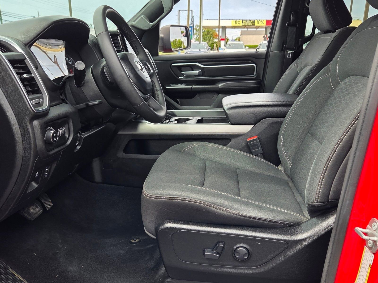 Used 2025 RAM 1500 Big Horn AWD/4WD image 5
