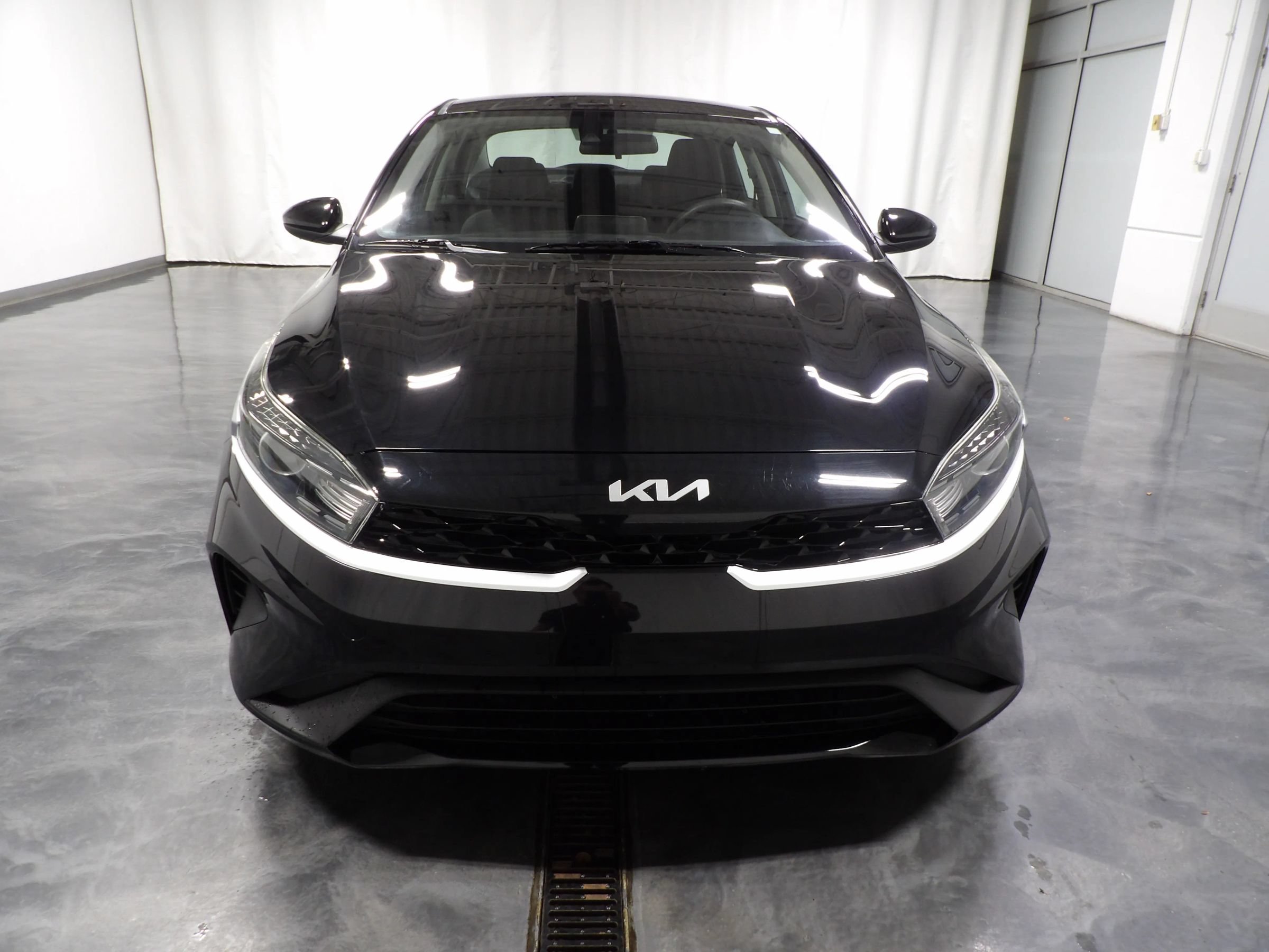 Used 2024 Kia Forte LXS FWD image 2