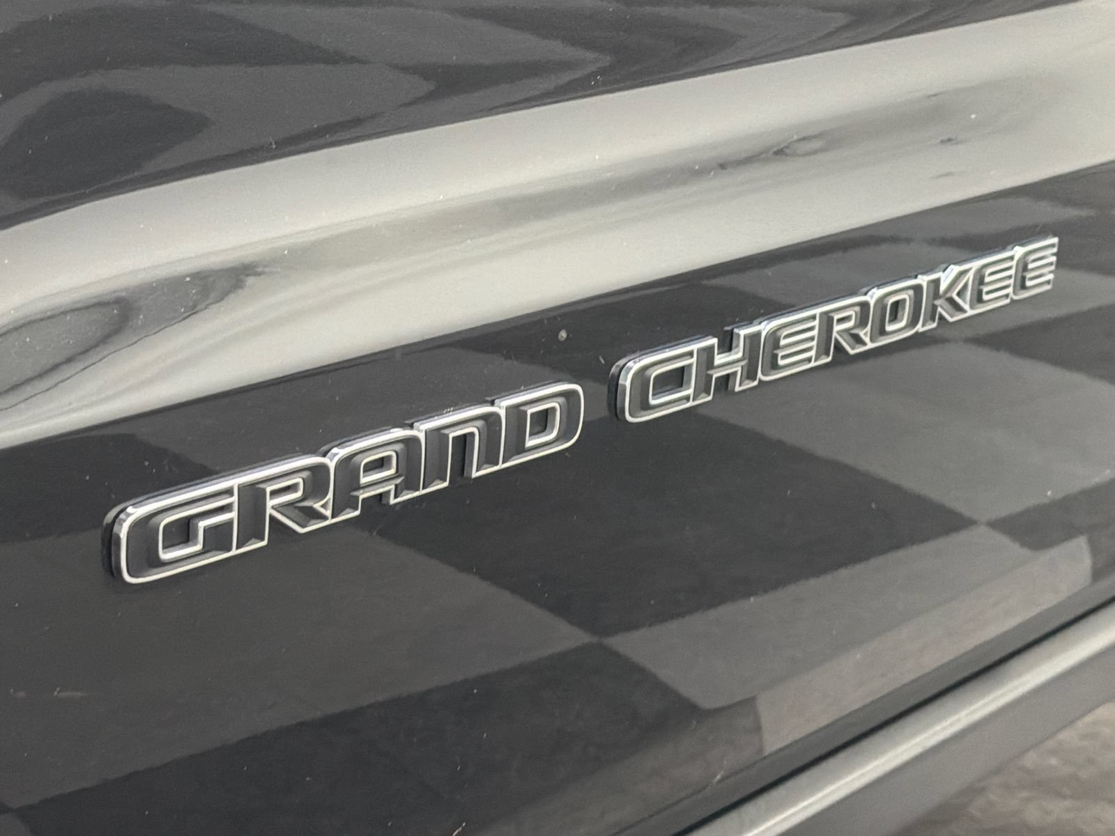 Used 2021 Jeep Grand Cherokee Laredo AWD/4WD image 13