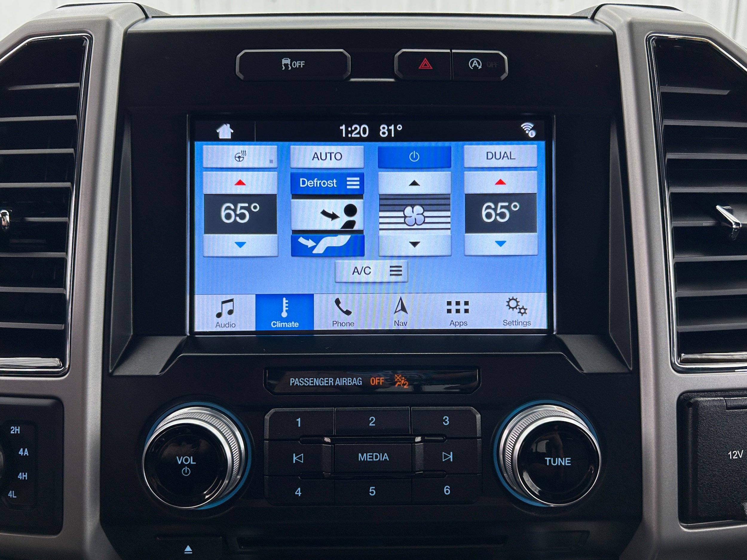Used 2018 Ford F150 Lariat w/ Equipment Group 502A Luxury AWD/4WD image 6