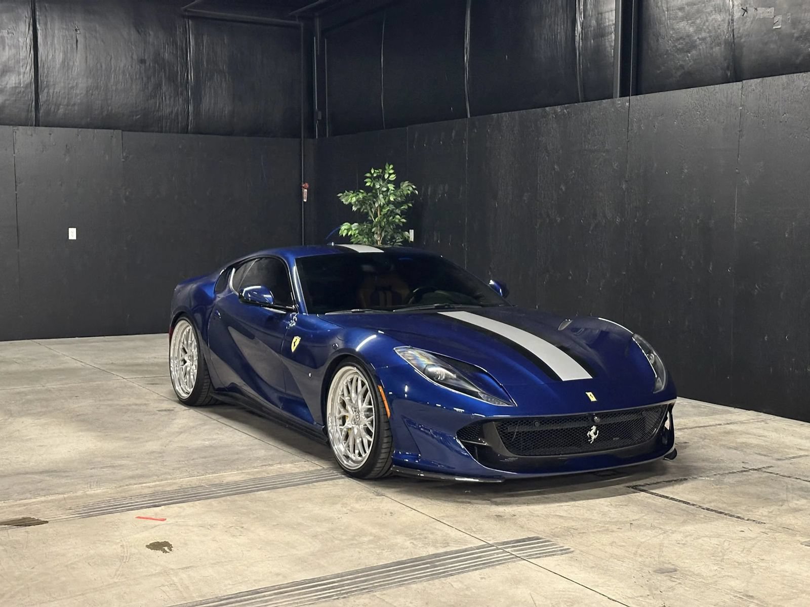 Used 2018 Ferrari 812 Superfast RWD image 5