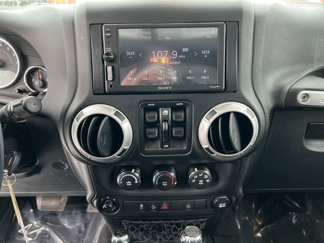 Used 2018 Jeep Wrangler Unlimited Sahara image 15