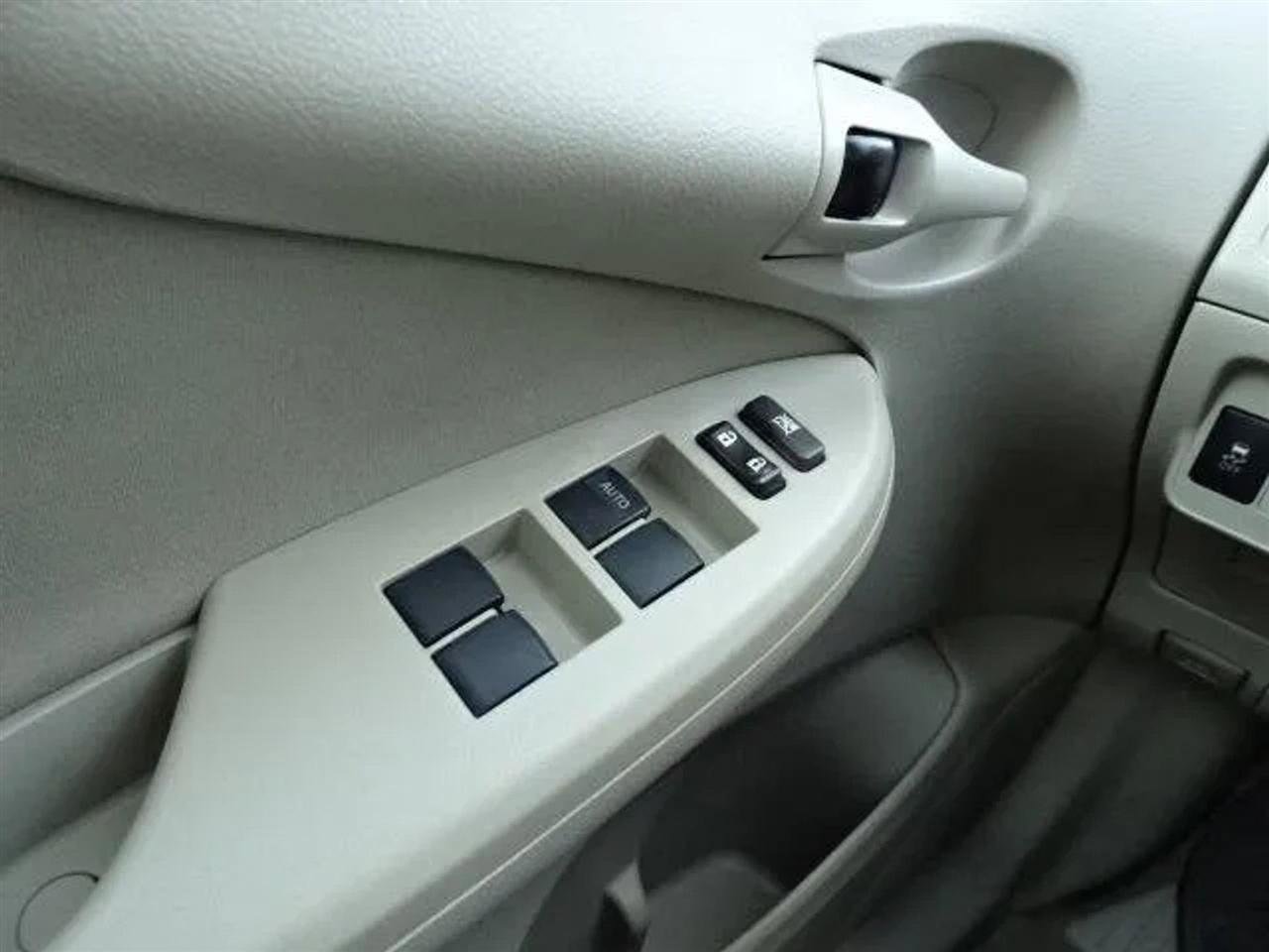 Used 2013 Toyota Corolla L image 45