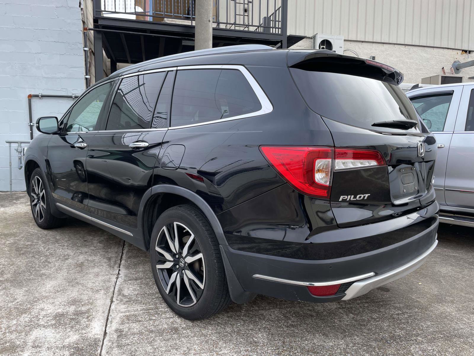 Used 2020 Honda Pilot Touring image 2