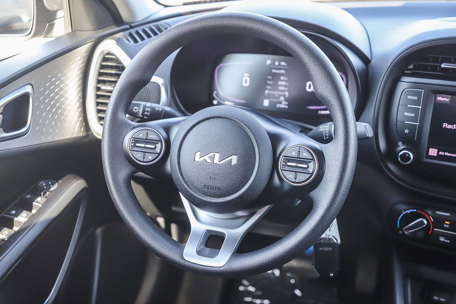 Used 2023 Kia Soul LX FWD image 18