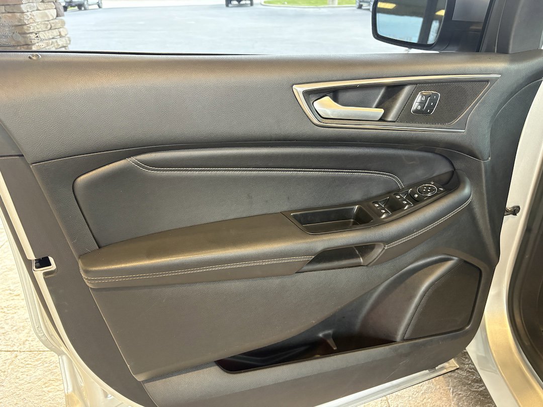 Used 2016 Ford Edge Titanium w/ Technology Package image 18