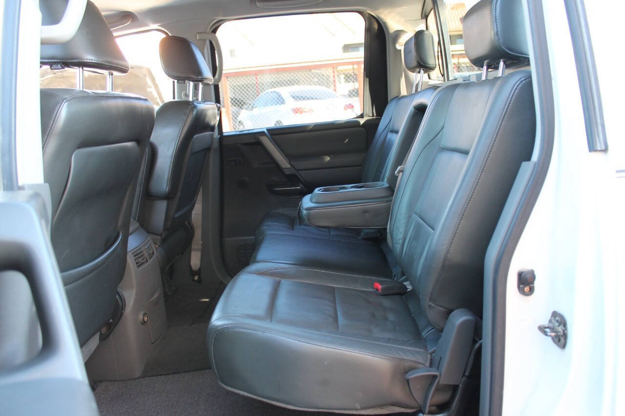 Used 2005 Nissan Titan LE w/ (R02) LE Off-Road Pkg AWD/4WD image 22