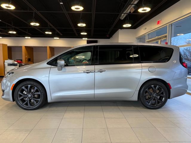 Used 2019 Chrysler Pacifica Touring Plus w/ S Appearance Package FWD image 15