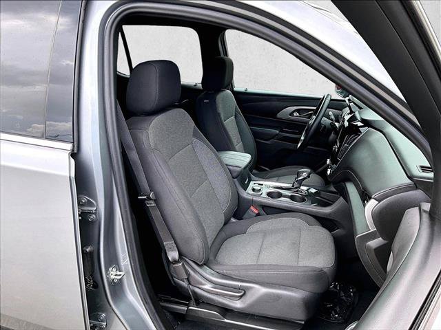 Used 2023 Chevrolet Traverse LT FWD image 9