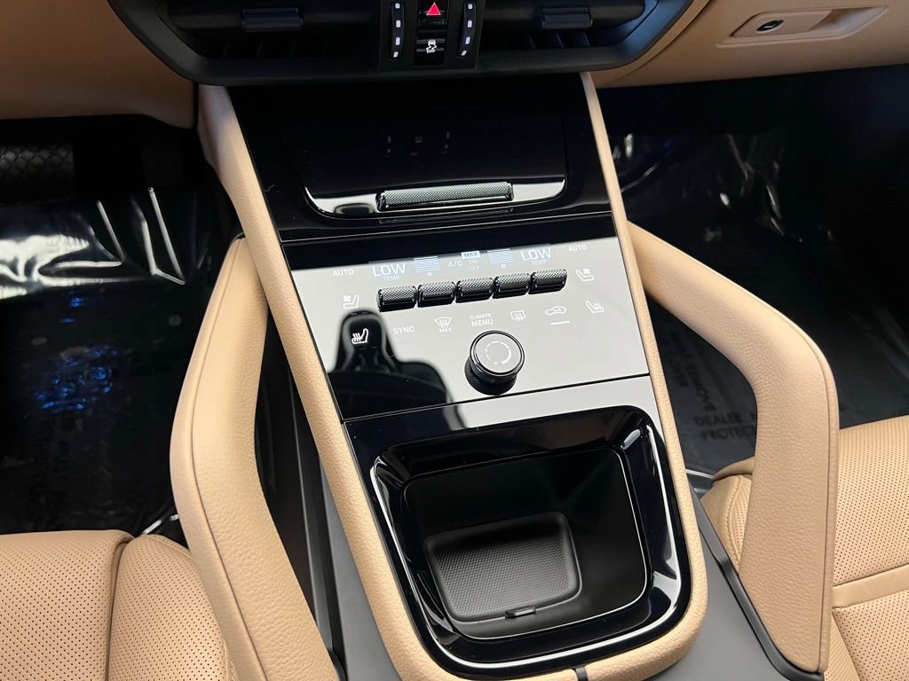 Used 2025 Porsche Cayenne Coupe image 11