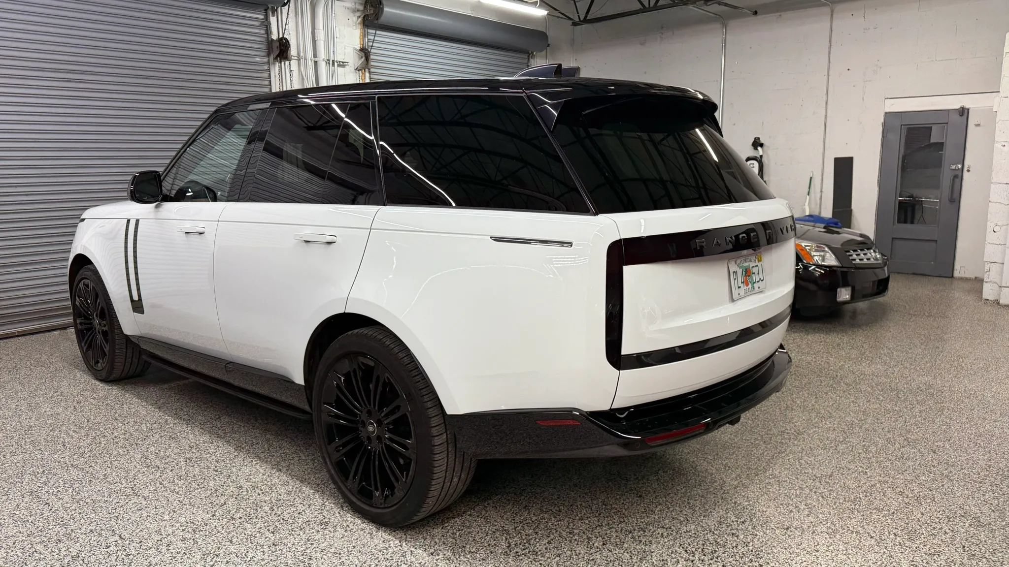 Used 2024 Land Rover Range Rover Autobiography AWD/4WD image 3
