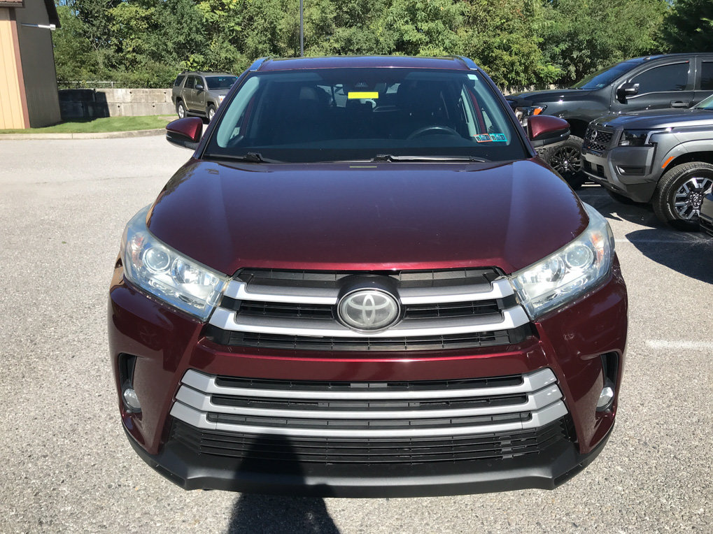 Used 2019 Toyota Highlander XLE AWD/4WD image 3