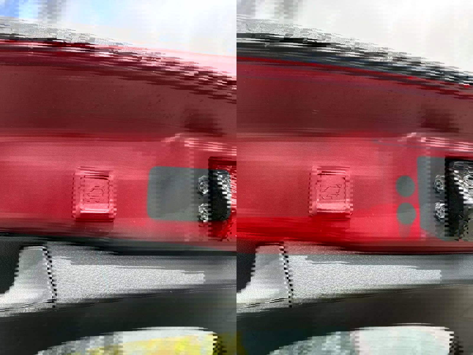 Used 2021 Toyota RAV4 XLE Premium image 11