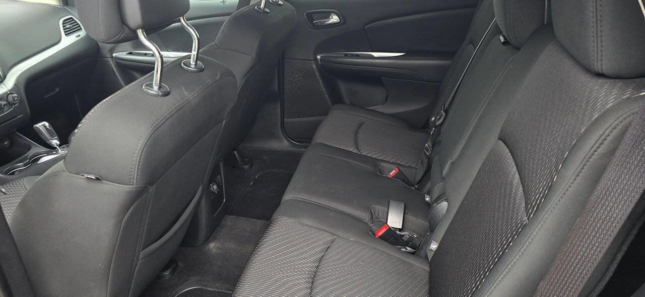 Used 2012 Dodge Journey SXT FWD image 9