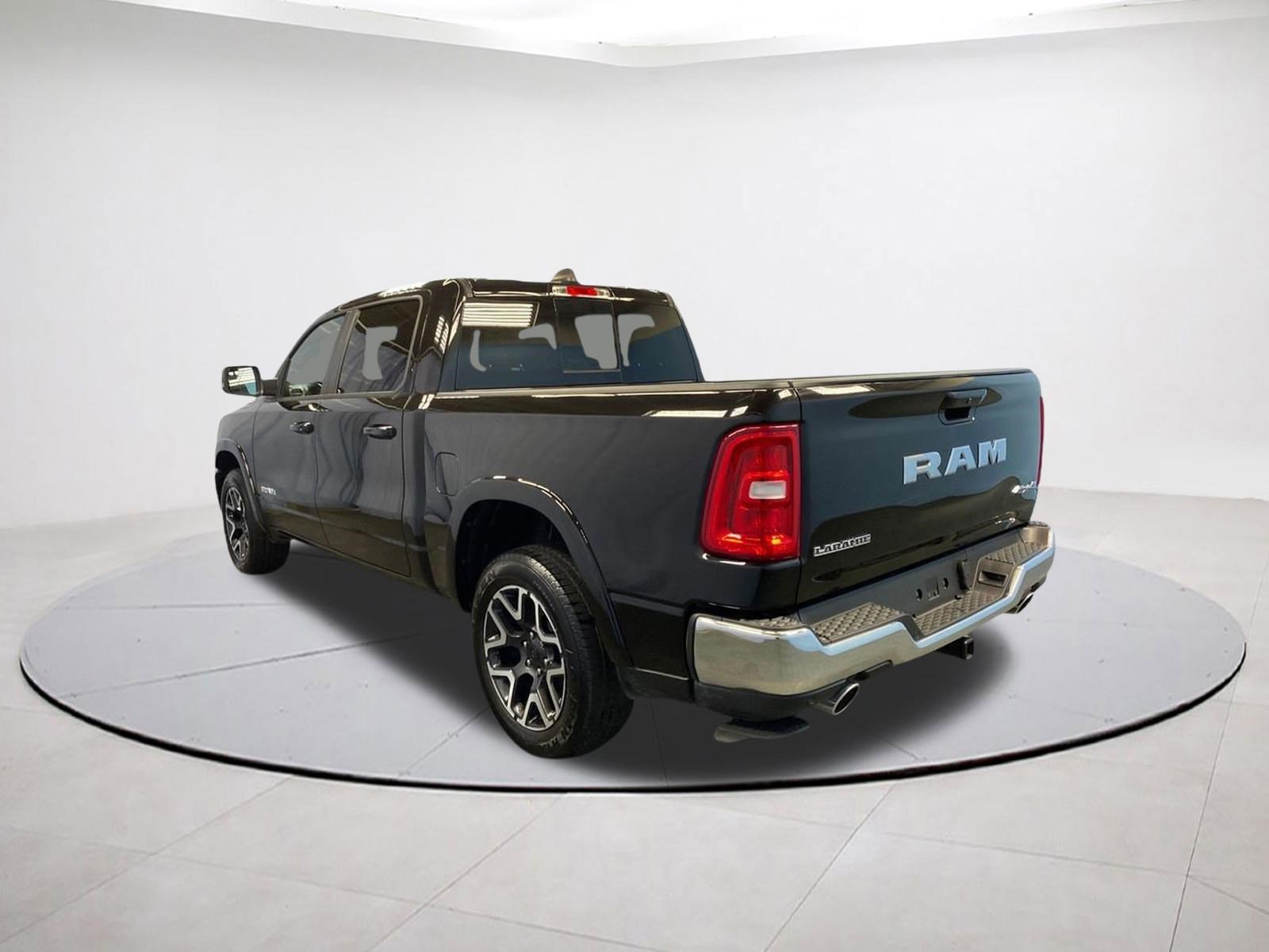 Used 2025 RAM 1500 Laramie w/ Bed Utility Group AWD/4WD image 4