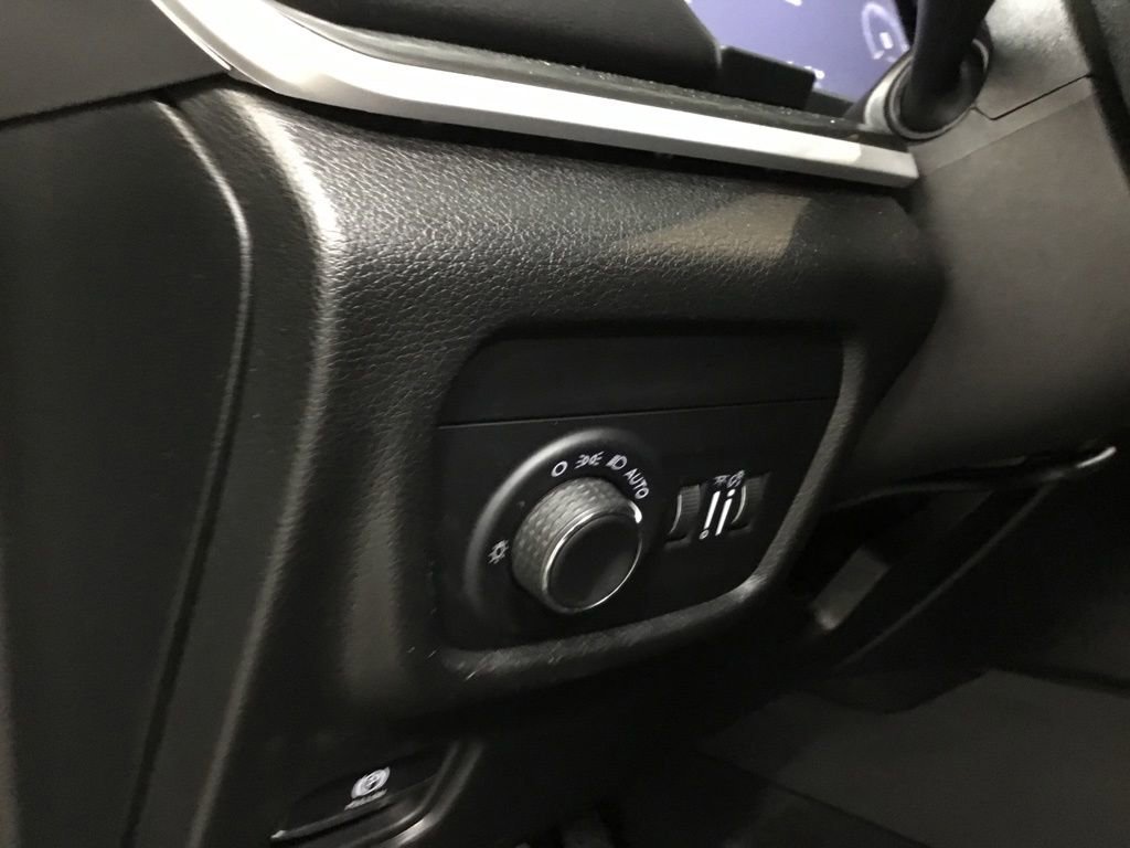 Used 2023 Jeep Grand Cherokee Altitude image 9