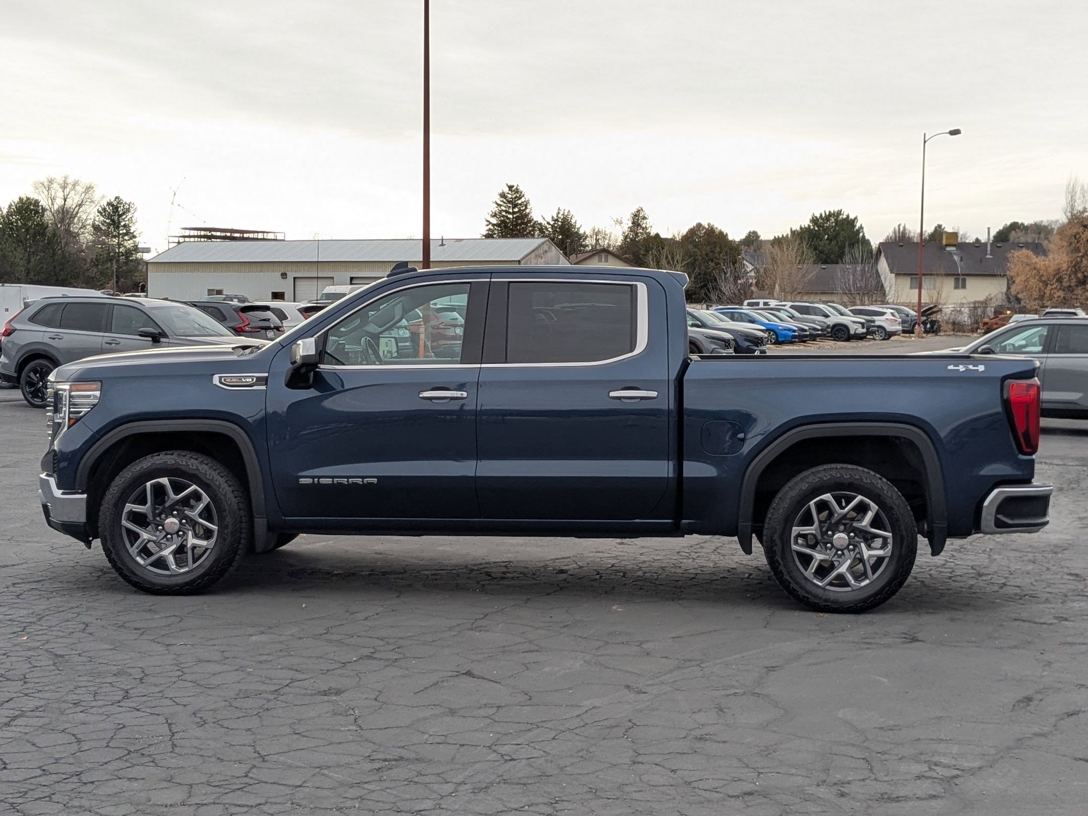 Used 2022 GMC Sierra 1500 SLT w/ SLT Convenience Package image 9
