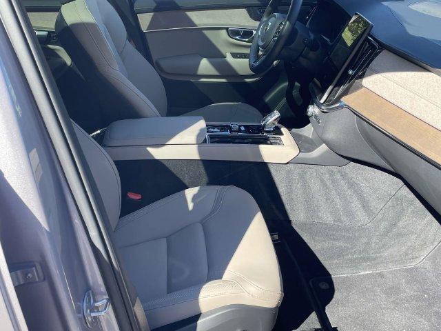 Used 2026 Volvo XC90 B6 Plus AWD/4WD image 13