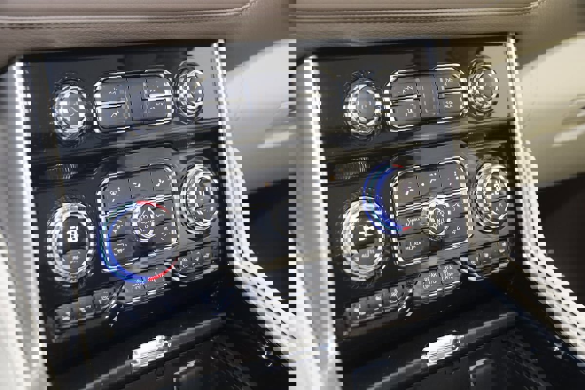 Used 2024 GMC Yukon Denali w/ Denali Reserve Package image 29