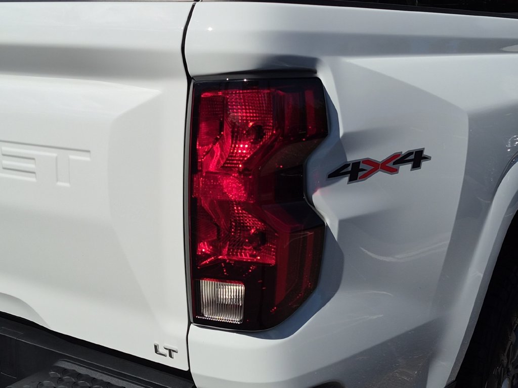 Used 2023 Chevrolet Colorado LT w/ LT Convenience Package II AWD/4WD image 12