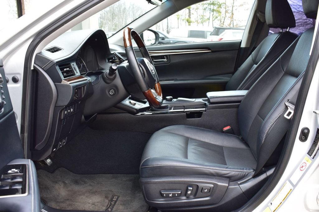 Used 2017 Lexus ES 350 w/ Premium Package FWD image 13