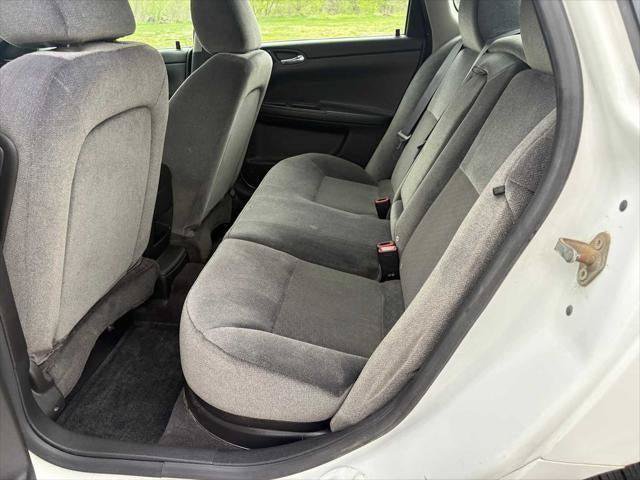 Used 2015 Chevrolet Impala LT w/ LT Sunroof Package FWD image 8