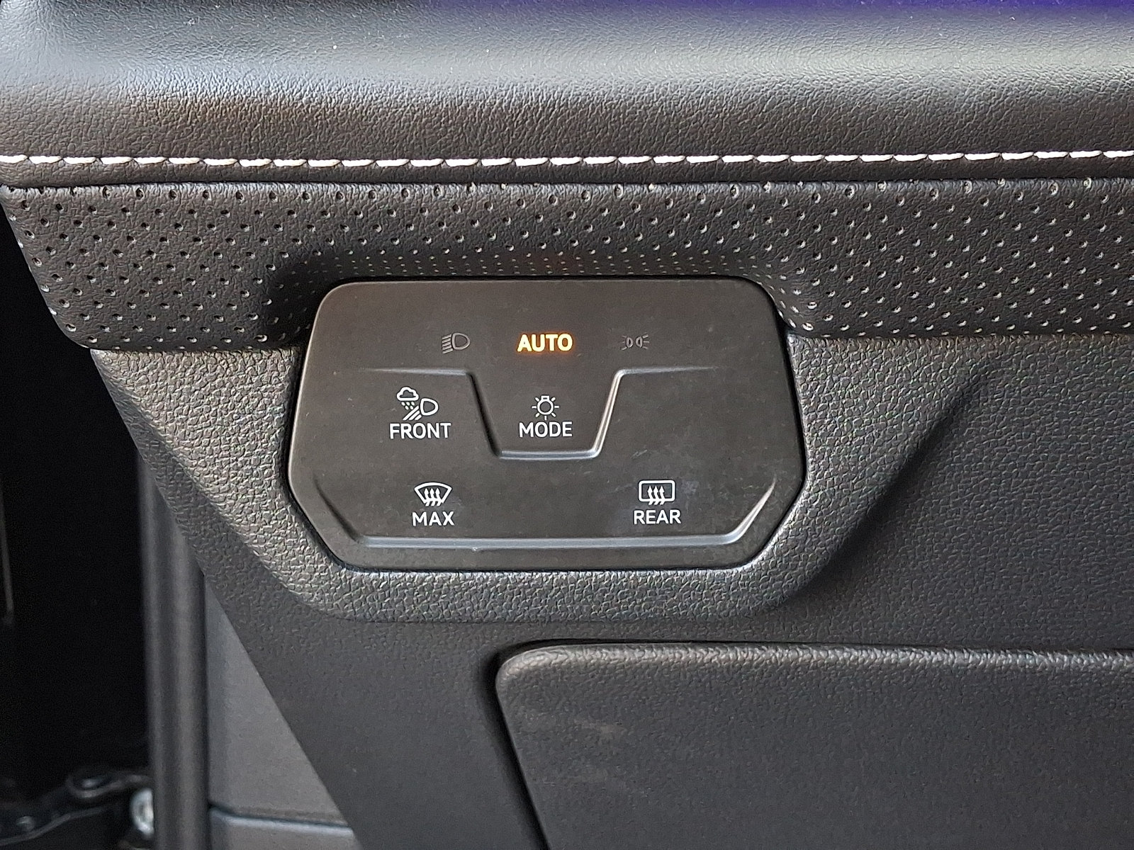 Used 2024 Volkswagen Atlas SEL Premium R-Line AWD/4WD image 22