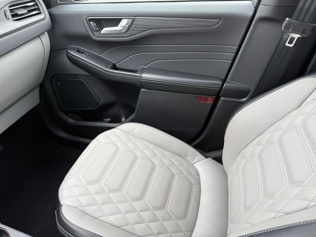 Certified 2023 Ford Escape SE w/ PHEV Premium Package image 21