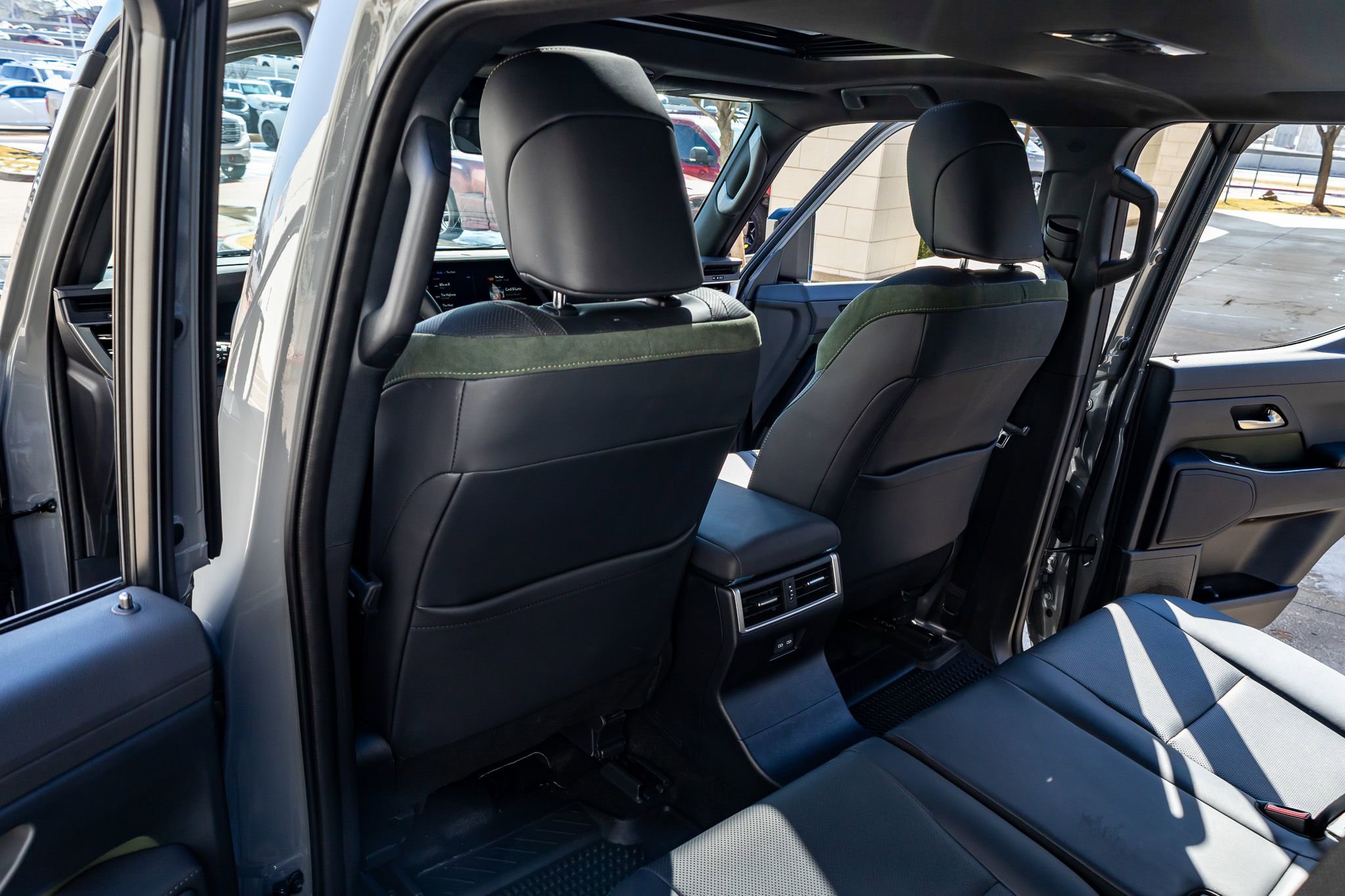 Used 2025 Lexus GX 550 550 Overtrail image 32