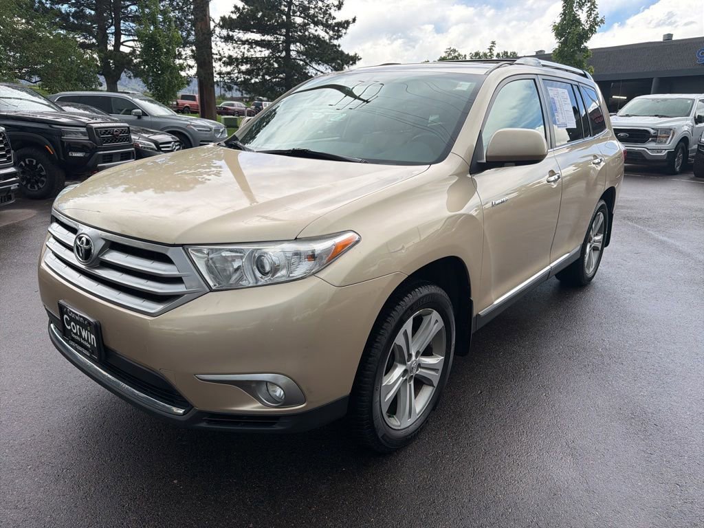 Used 2012 Toyota Highlander Limited w/ Tow Pkg AWD/4WD image 3