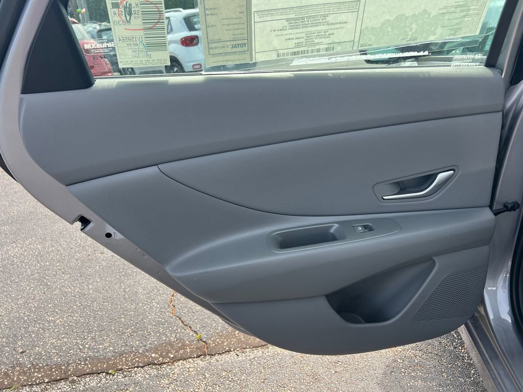 Certified 2025 Hyundai Elantra SEL FWD image 21
