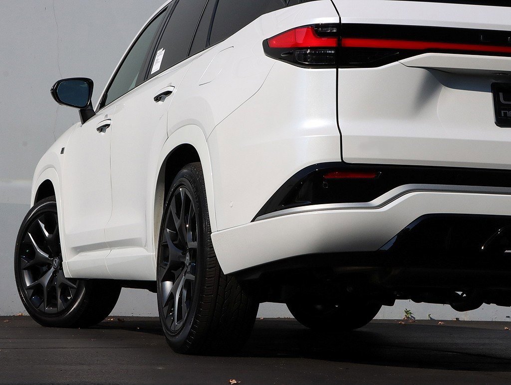 New 2026 Lexus TX 500h AWD image 8