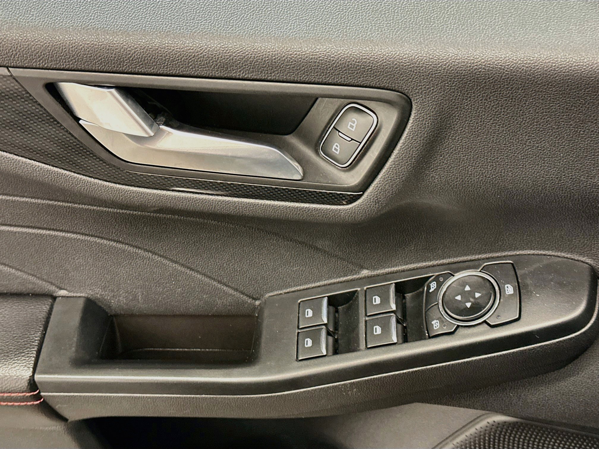 Used 2025 Ford Escape ST-Line Select AWD/4WD image 15