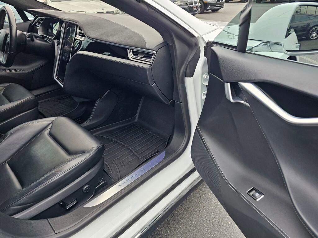 Used 2015 Tesla Model S 70D image 10