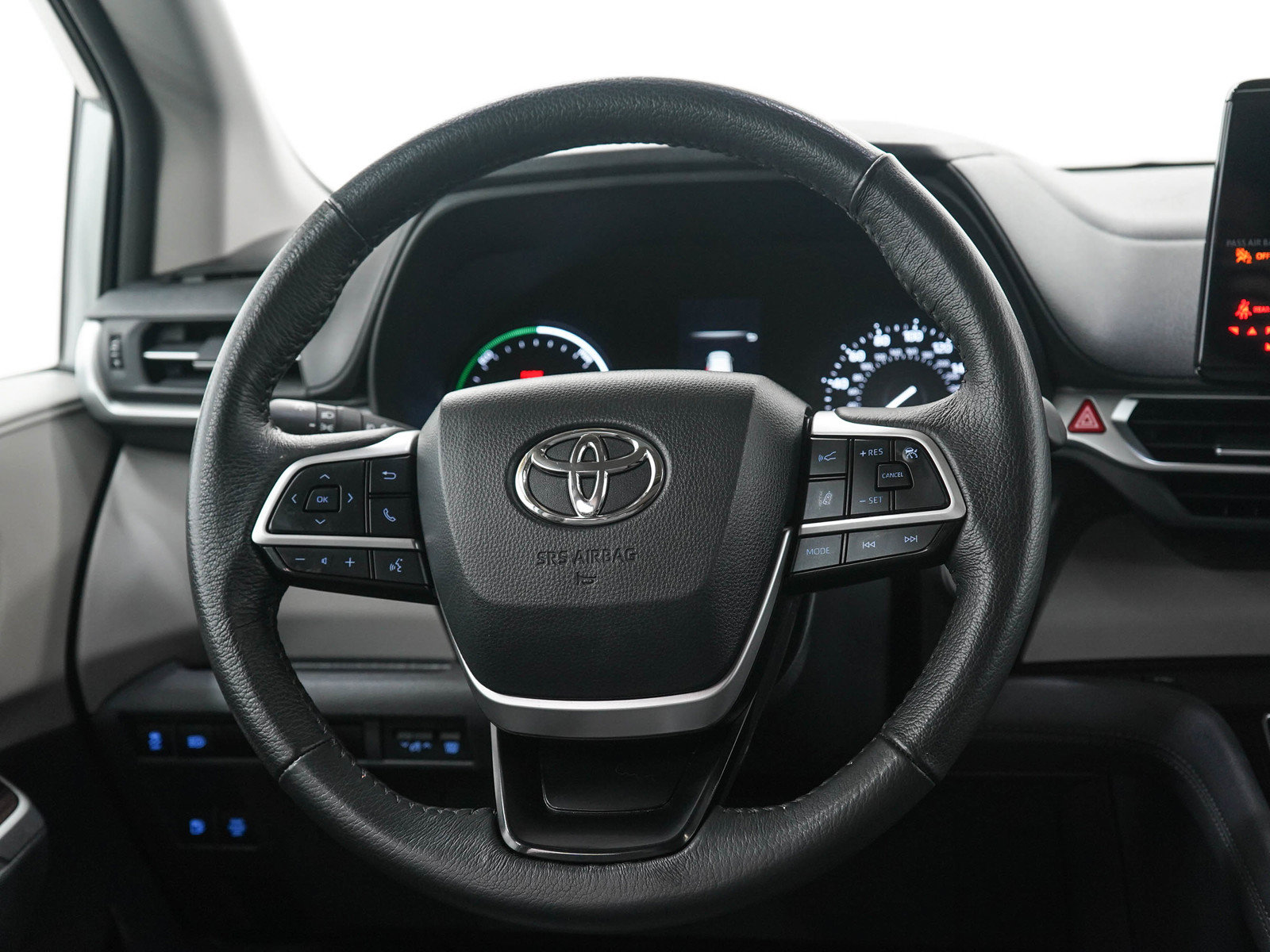 Used 2024 Toyota Sienna XLE FWD image 18